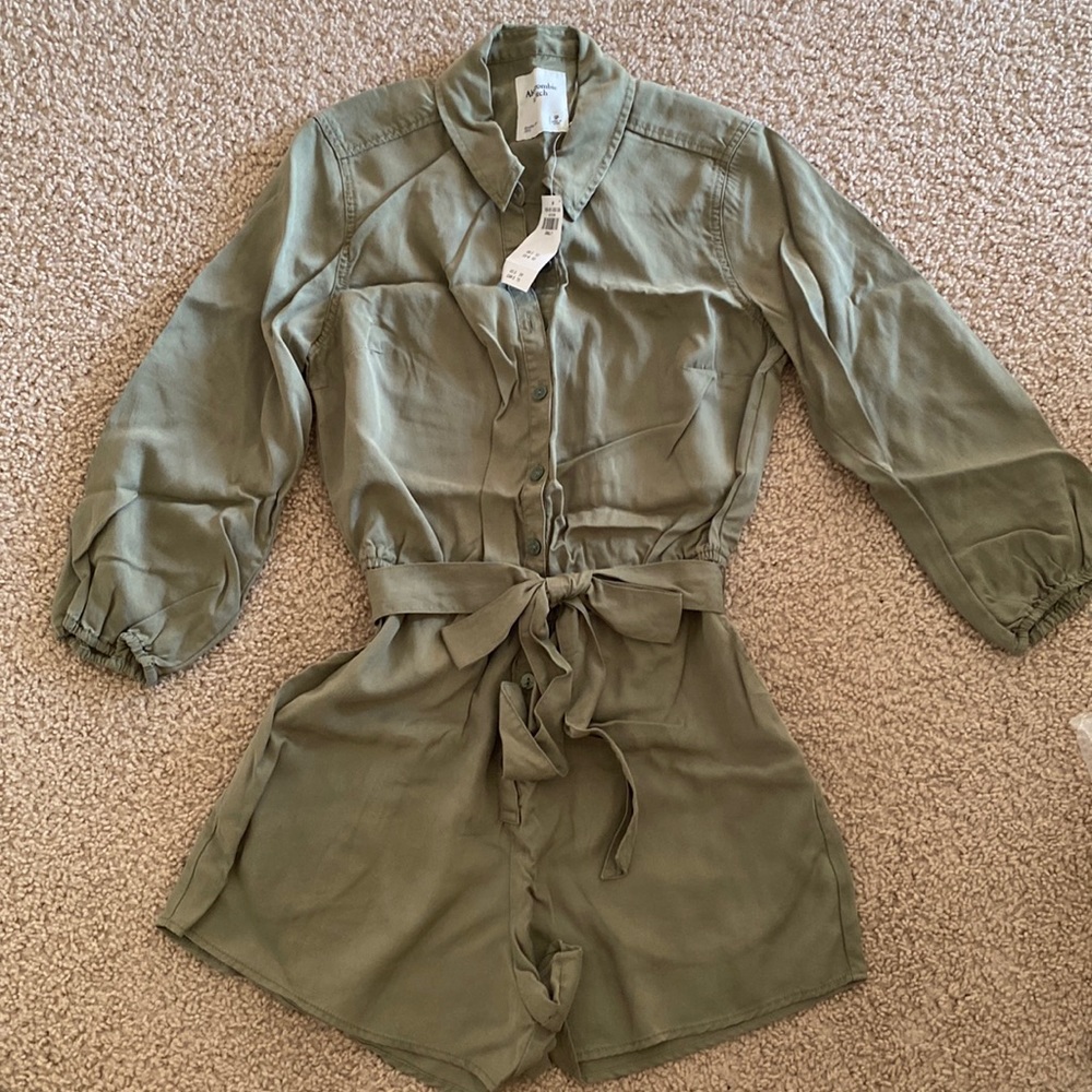 Abercromie & Fitch - Romper with waist tie